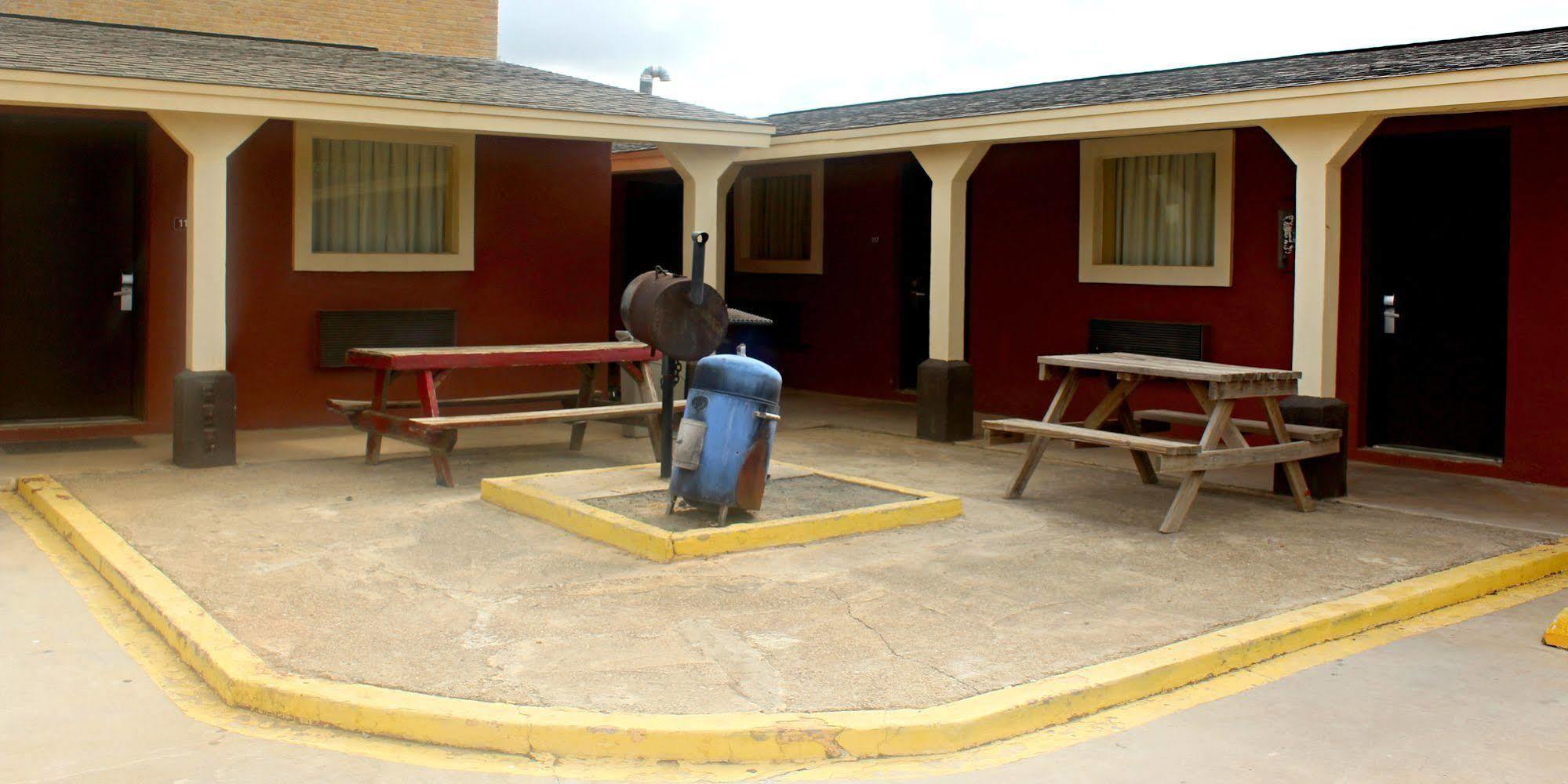 Village Inn Cotulla Exteriér fotografie
