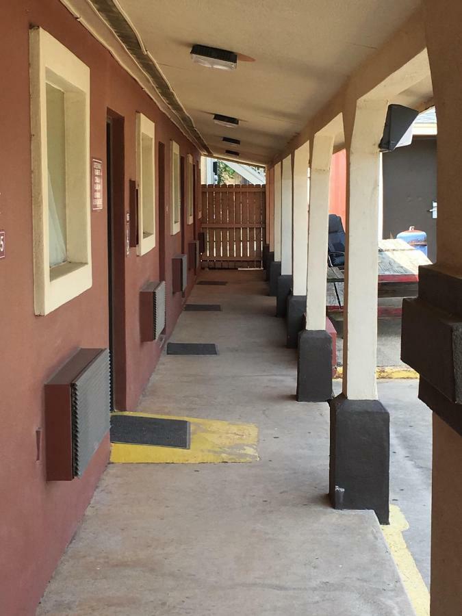 Village Inn Cotulla Exteriér fotografie